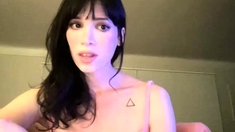 Natural brunette solo toying
