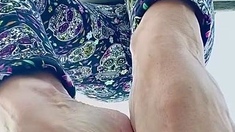 Lezlyan aka la_little_dancer_feet OnlyFans - My feet are