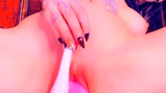 Natural brunette solo toying