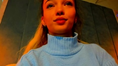 Amateur Webcam Cute Teen Plays Solo with Big Dildo